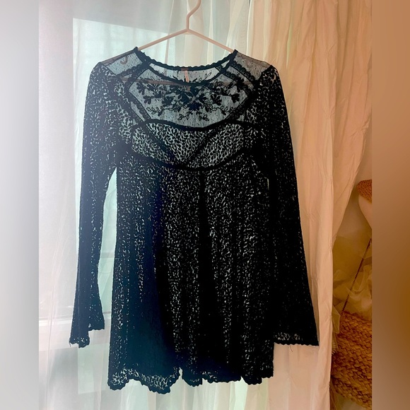 Beautiful lace Free People dress XS but runs a little large - Picture 2 of 3